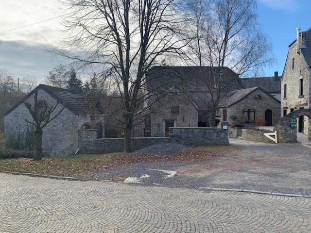 Les Myosotis Bed & Breakfast Assesse Exterior photo