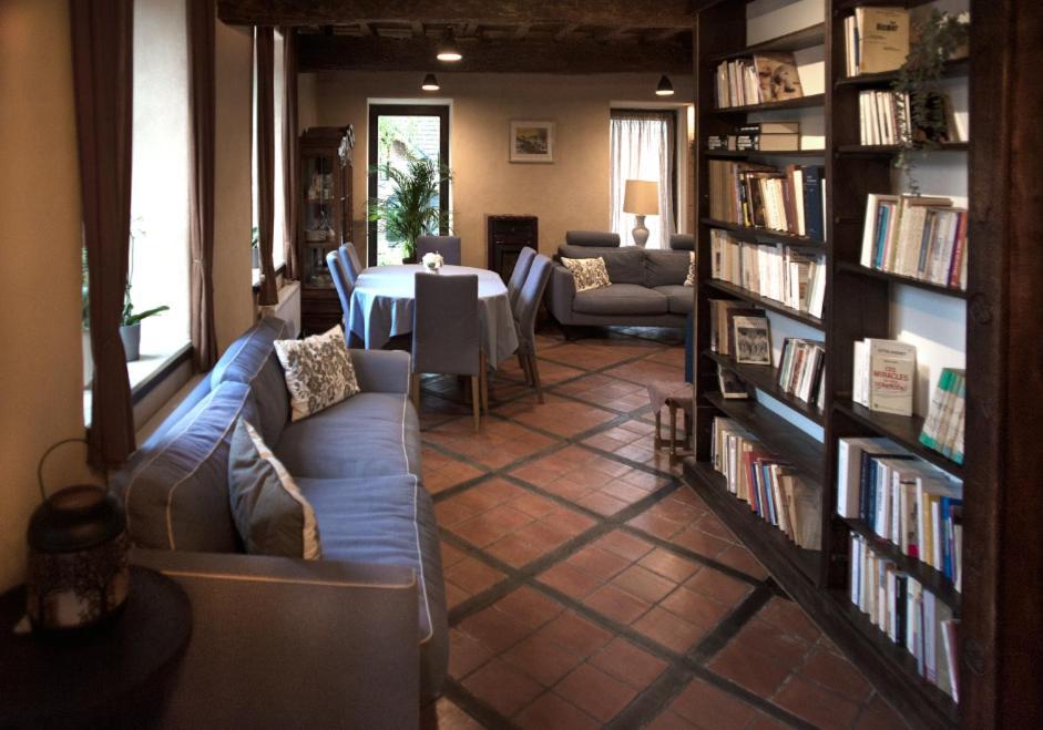 Les Myosotis Bed & Breakfast Assesse Exterior photo